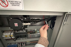 O papel dos servomotores na precisão da montagem de cartuchos de filtro modernos.